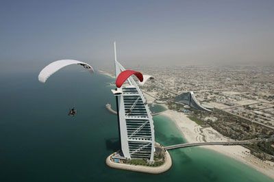 foto de paramotores volando en dubai